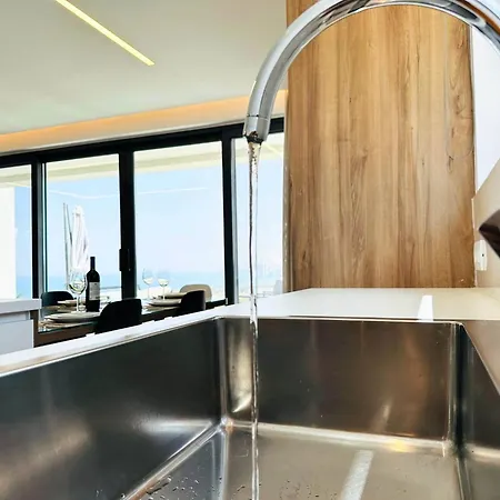 Willa Skyline Serenity 10 People 4bedroom 3ba, 3min To Maleme