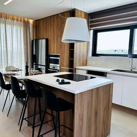 Skyline Serenity 10 People 4bedroom 3ba, 3min To Willa Maleme