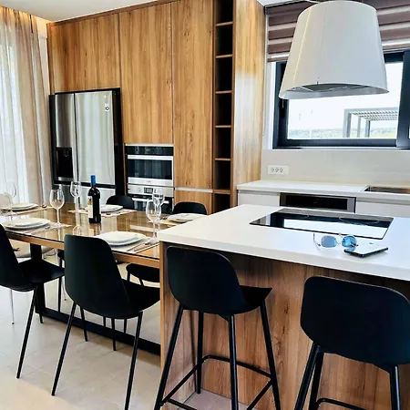 Skyline Serenity 10 People 4bedroom 3ba, 3min To Maleme